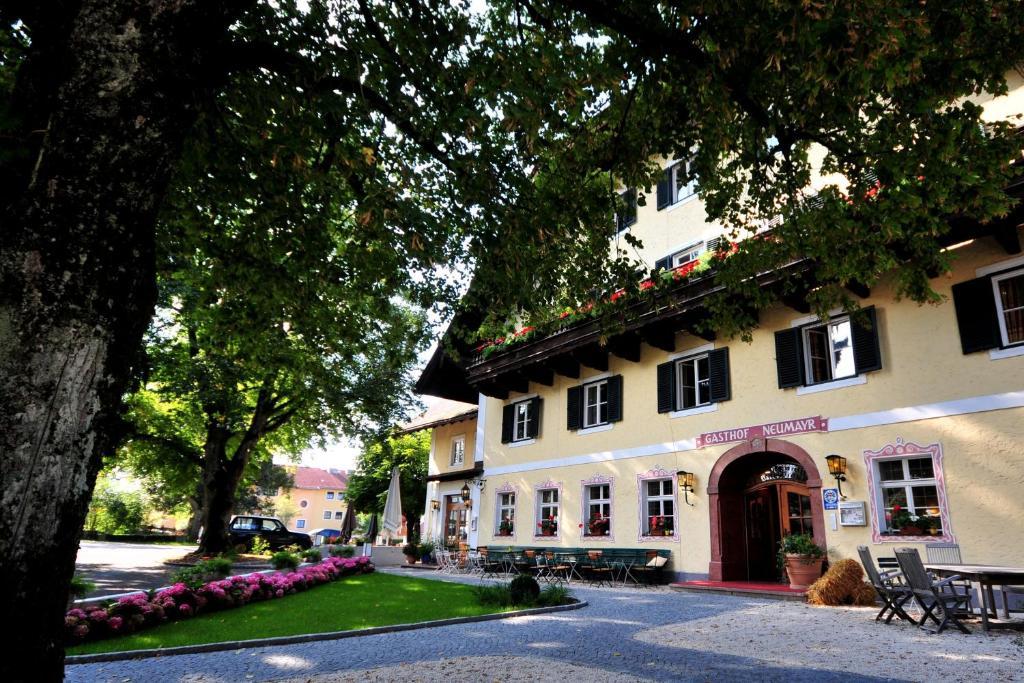 Hotel Gasthof Neumayr Obertrum Exterior foto