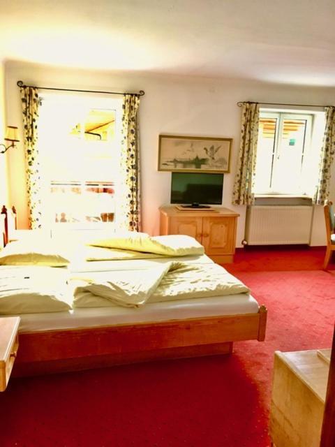 Hotel Gasthof Neumayr Obertrum Exterior foto